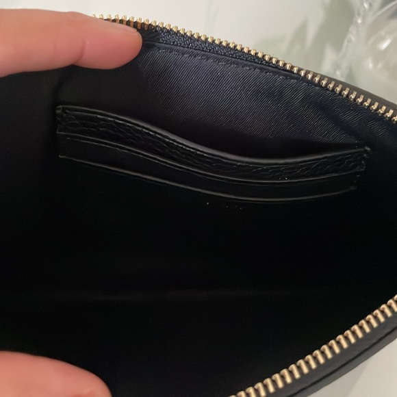 New, authentic Tory Burch chelsea wristlet - Picture 10 of 14